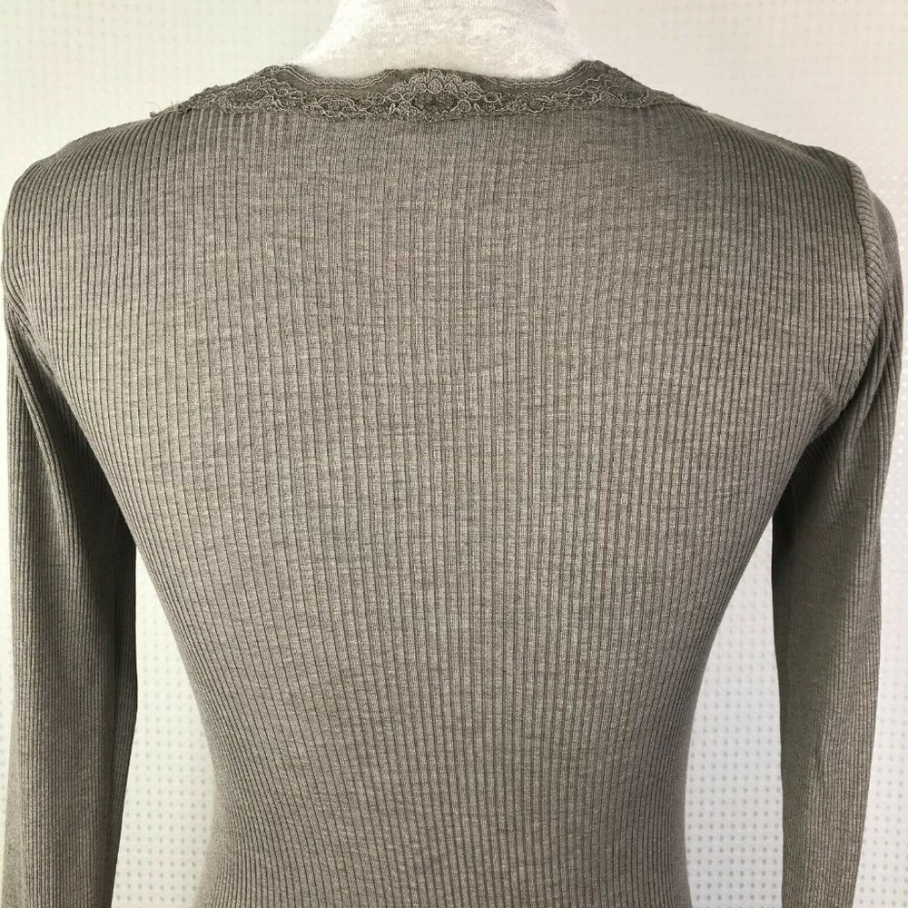 Elegant Gray Lace Trim Blouse - Picture 4 of 8